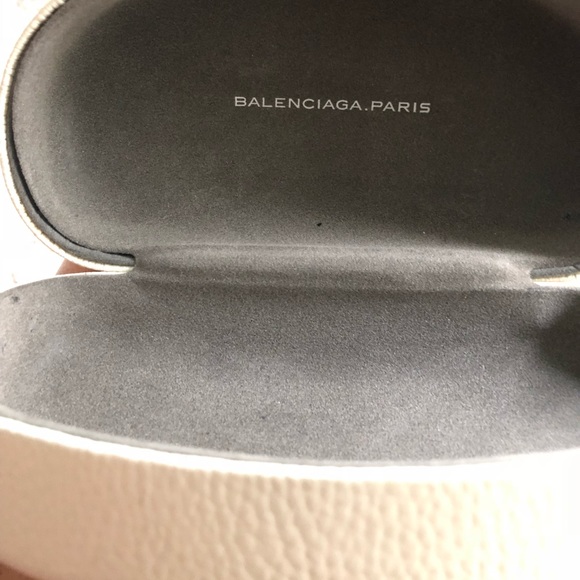 Balenciaga sunglasses in white - Picture 8 of 8